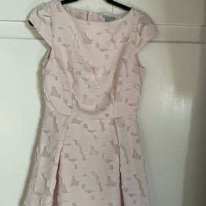 Beautiful fully lined summer dress.